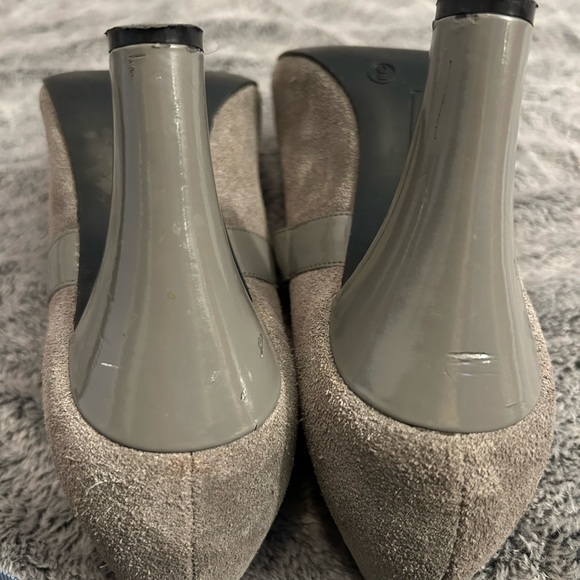 Merona Gray Suede Shoes. Size 9 - Picture 9 of 11